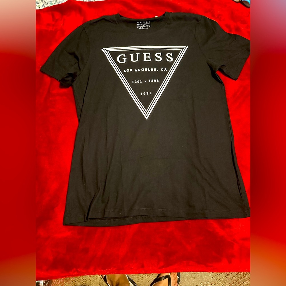 Guess r-shirt
